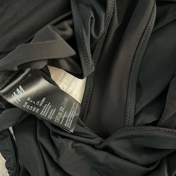 H&M black Padded-cup Swimsuit Twisted Straps one piece S - Picture 8 of 8